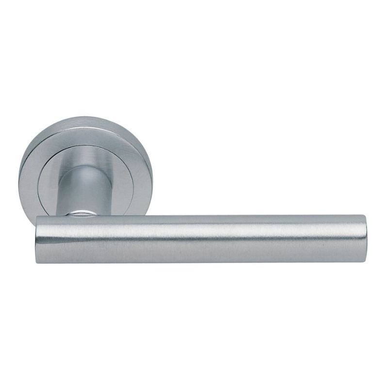 Carlisle Brass Calla Lever on Round Rose in Satin Chrome