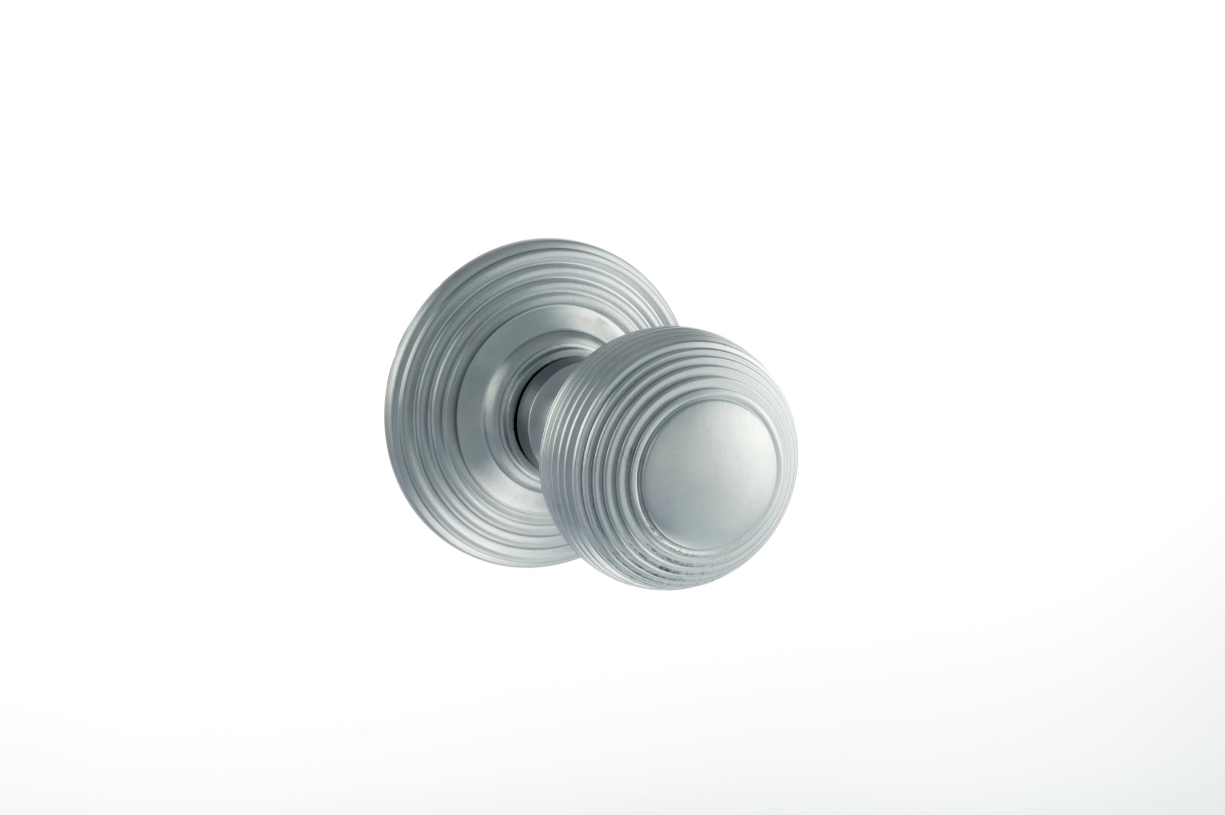 Old English Ripon Solid Brass Reeded Mortice Knob on Concealed Fix Rose - Satin Chrome